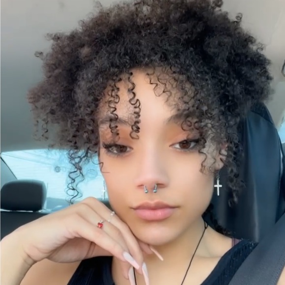 Meet your Posher, Michelle - Picture 2 of 4